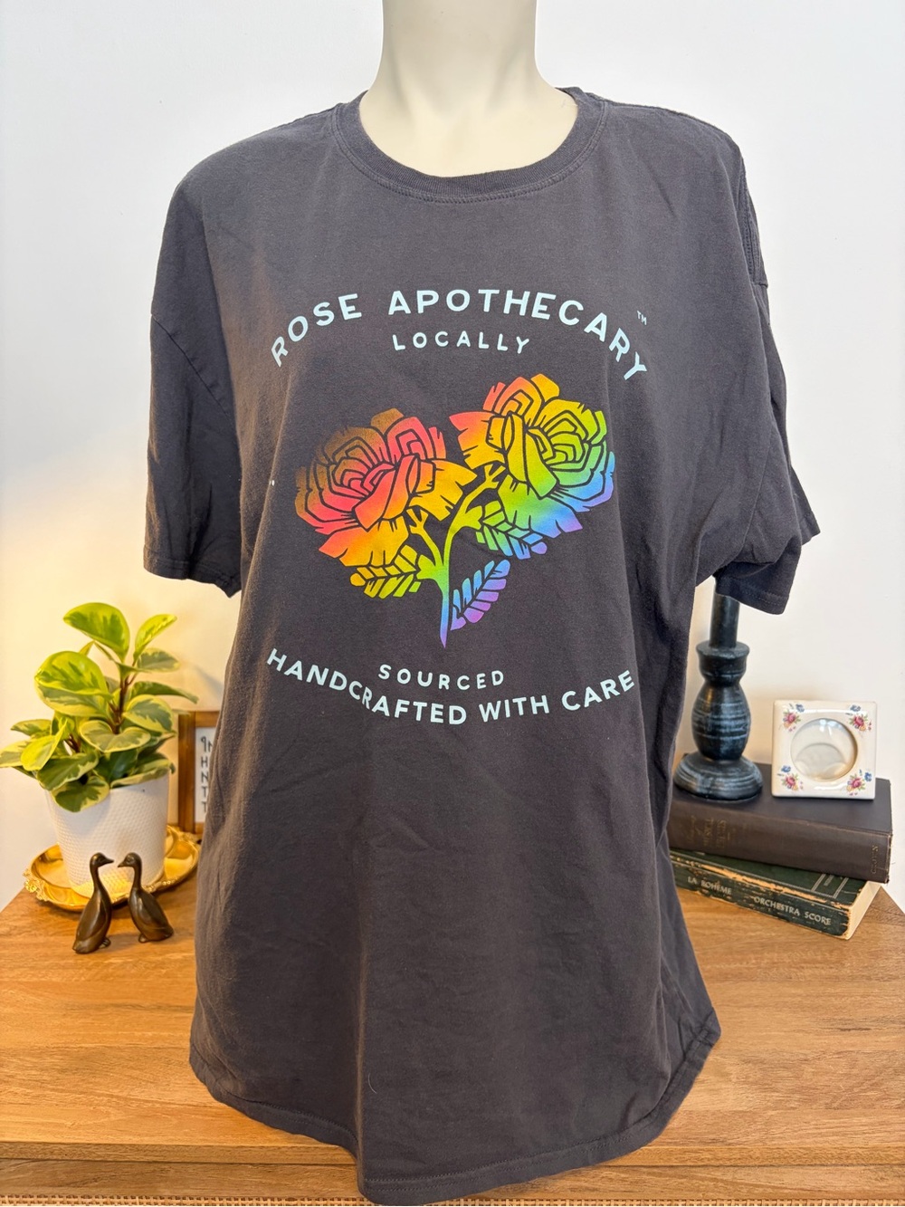 Schitt’s Creek Rose Apothecary Rainbow Graphic Tee XL